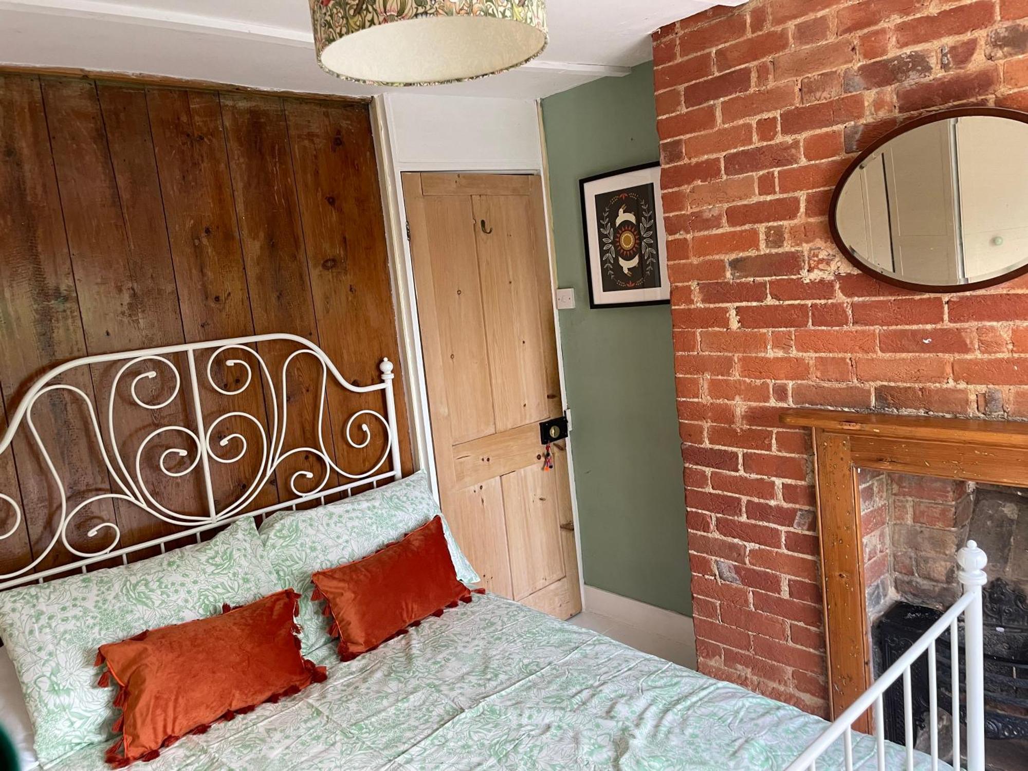 Cosy 2 Bedroom Victorian Cottage, Newport, Isle Of Wight Newport  Exterior foto